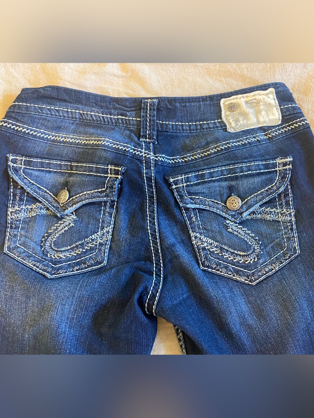 Silver Jeans suki Dark Blue capri with Embroidered Pockets 29